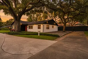 2302 Chimney Rock Rd, Houston, TX 77056 - Photo 1