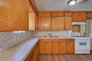 4905 Brinkley St, Houston, TX 77033 - Photo 6