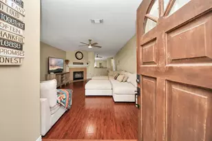 137 Rustic Colony Ln, Dickinson, TX 77539 - Photo 2