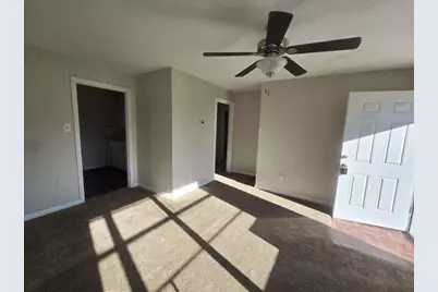 5 Lanes End Street, Baytown, TX 77520 - Photo 2
