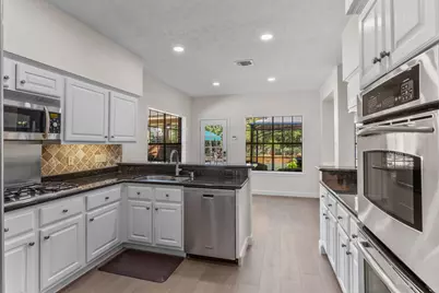 35 Amber Sky Place, The Woodlands, TX 77381 - Photo 8