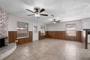 1911 Delphi Ln, Houston, TX 77067 - Photo 8