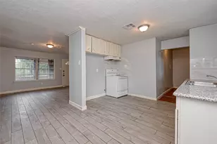 5431 Willow Glen Dr, Houston, TX 77033 - Photo 6