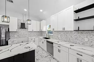 8824 Leander St, Houston, TX 77012 - Photo 10
