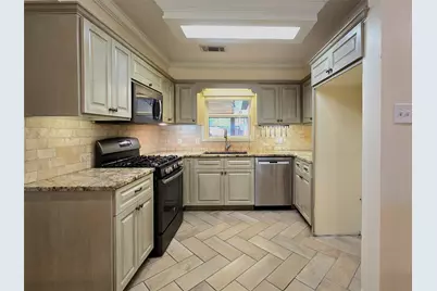 2527 Willowby Drive, Houston, TX 77008 - Photo 8
