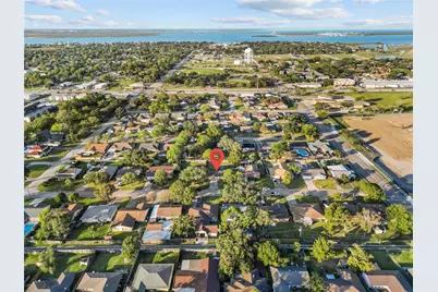 2118 22nd Avenue N, Texas City, TX 77590 - Photo 2