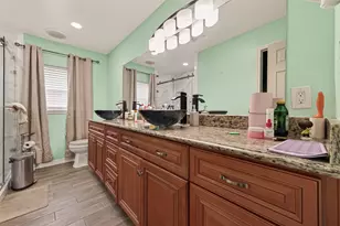 10939 Timberoak Dr, Houston, TX 77043 - Photo 8