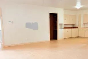 911 Roberts St, El Campo, TX 77437 - Photo 6