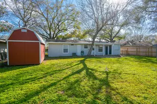 5006 Libbey Ln, Houston, TX 77092 - Photo 4