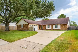 14930 Aspen Hills Dr, Houston, TX 77062 - Photo 2
