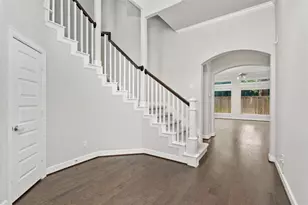 927 S Lacey Garden Loop, Houston, TX 77018 - Photo 2