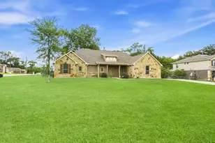 13303 Hidden Manor Ct, Willis, TX 77318 - Photo 2