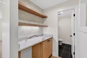 10519 Brinwood Dr, Houston, TX 77043 - Photo 14