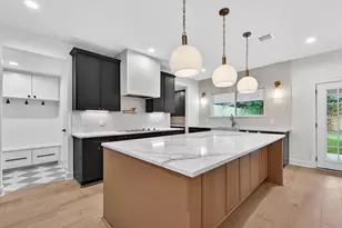 10519 Brinwood Dr, Houston, TX 77043 - Photo 2