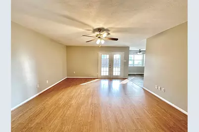 16947 Hummingbird, Conroe, TX 77385 - Photo 2