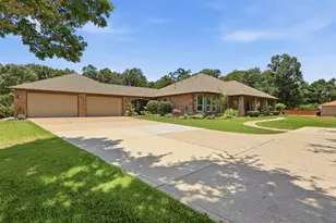 151 Lyndsey Dr, Montgomery, TX 77316 - Photo 2