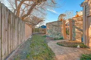 2107 Shadowbriar Dr, Houston, TX 77077 - Photo 22