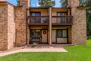 2521 Crosstimbers St, Huntsville, TX 77320 - Photo 2