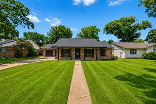 3700 Kingsway Dr, Baytown, TX 77521 - Photo 1