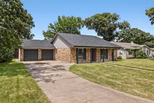 3700 Kingsway Dr, Baytown, TX 77521 - Photo 2