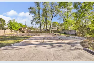 718 Fall Creek Drive, Houston, TX 77336 - Photo 2