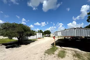 2052 County Rd 540, Alvin, TX 77511 - Photo 8