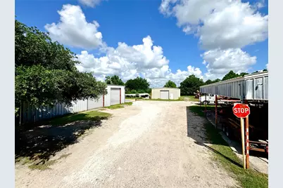 2052 County Road 540, Alvin, TX 77511 - Photo 2