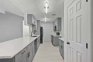 9912 Blue Bird St, La Porte, TX 77571 - Photo 10