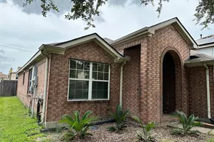4527 Estate Dr Dr, Baytown, TX 77521 - Photo 1