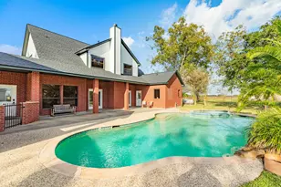 310 County Rd 47, Angleton, TX 77515 - Photo 14