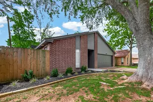 4714 39th St E, Dickinson, TX 77539 - Photo 2