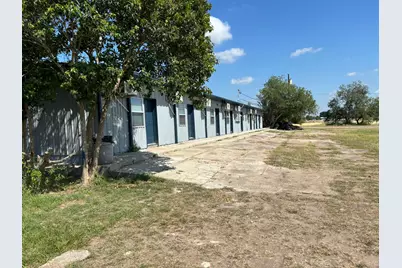 1627 W Fm-351 #15, Beeville, TX 78102 - Photo 14