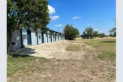 1627 W Fm-351 #15, Beeville, TX 78102 - Photo 16