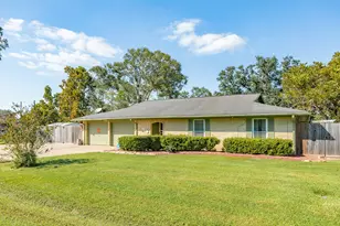 229 Yaupon Dr, Brazoria, TX 77422 - Photo 1