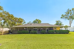 229 Yaupon Dr, Brazoria, TX 77422 - Photo 2