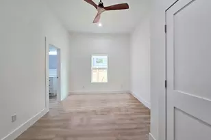 404 E 37th St, Houston, TX 77018 - Photo 8