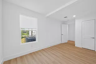 404 E 37th St, Houston, TX 77018 - Photo 18