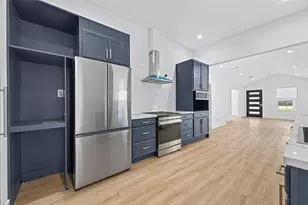 404 E 37th St, Houston, TX 77018 - Photo 14