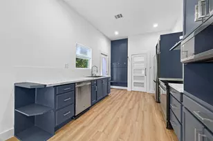 404 E 37th St, Houston, TX 77018 - Photo 10