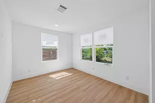 404 E 37th St, Houston, TX 77018 - Photo 6