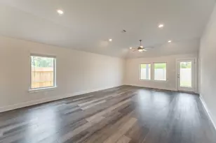 10289 S Goshawk Trl, Conroe, TX 77385 - Photo 20