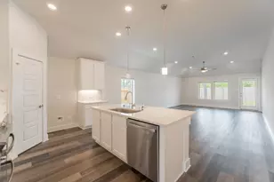 10289 S Goshawk Trl, Conroe, TX 77385 - Photo 14