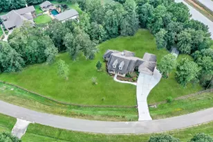 141 Lyndsey Dr, Montgomery, TX 77316 - Photo 2