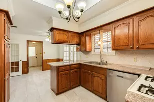 712 Browning St, Angleton, TX 77515 - Photo 16