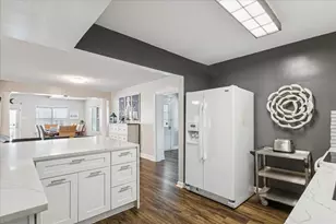 1330 Coral Way, Tiki Island, TX 77554 - Photo 10