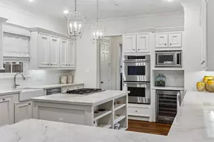 531 3 Corners Dr, Houston, TX 77024 - Photo 24