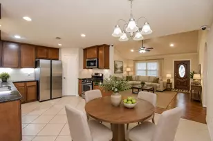 231 S Lantana Cir, Sealy, TX 77474 - Photo 8