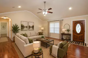 231 S Lantana Cir, Sealy, TX 77474 - Photo 6