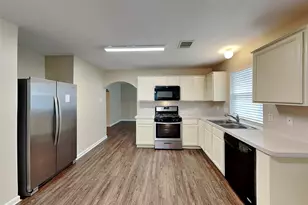 11010 Heather Bluff Ln, Houston, TX 77075 - Photo 2