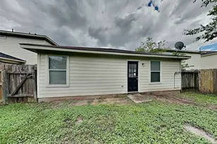 11010 Heather Bluff Ln, Houston, TX 77075 - Photo 16